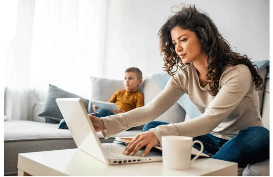 Cómo empezar a invertir con poco dinero siendo mamá (CETES, fondos y apps)